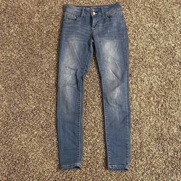 Juniors Skinny Jeans - Picture 1 of 4